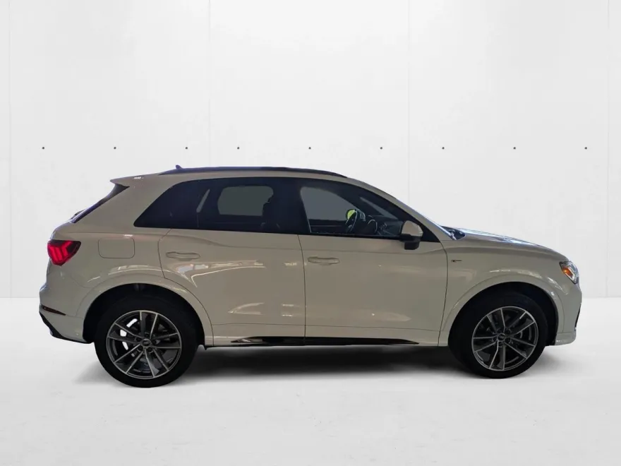 2024 Audi Q3 45 TFSI S line Premium Plus photo 1