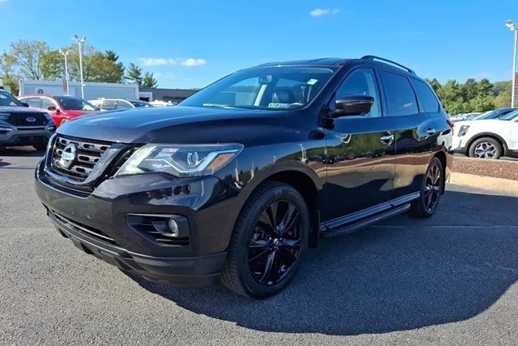 2018 Nissan Pathfinder SL photo 1