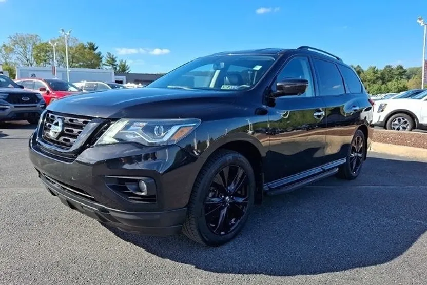 2018 Nissan Pathfinder SL photo 1