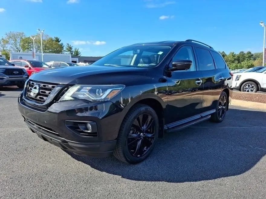 2018 Nissan Pathfinder SL photo 1