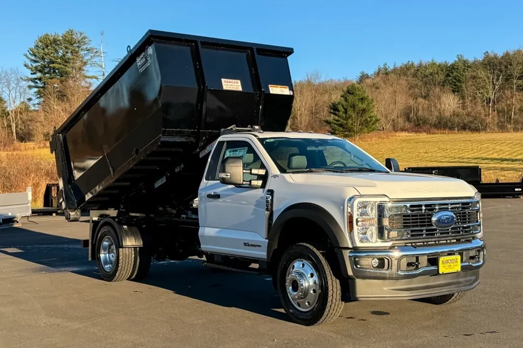 2024 Ford F-600 photo 1