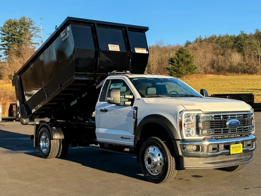 2024 Ford F-600 photo 1
