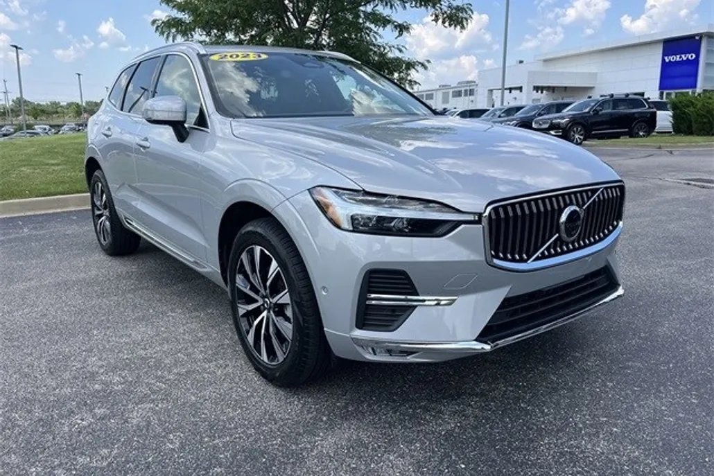 2023 Volvo XC60 B5 Plus photo 1