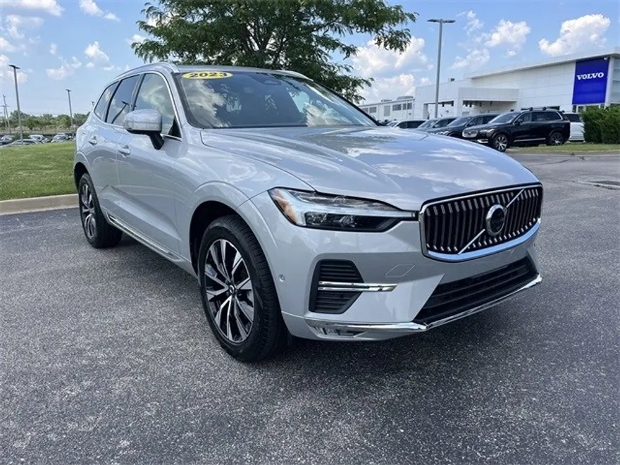 2023 Volvo XC60 B5 Plus photo 1