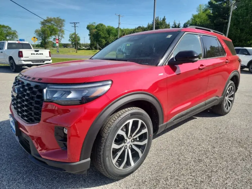 2025 Ford Explorer ST-Line photo 1