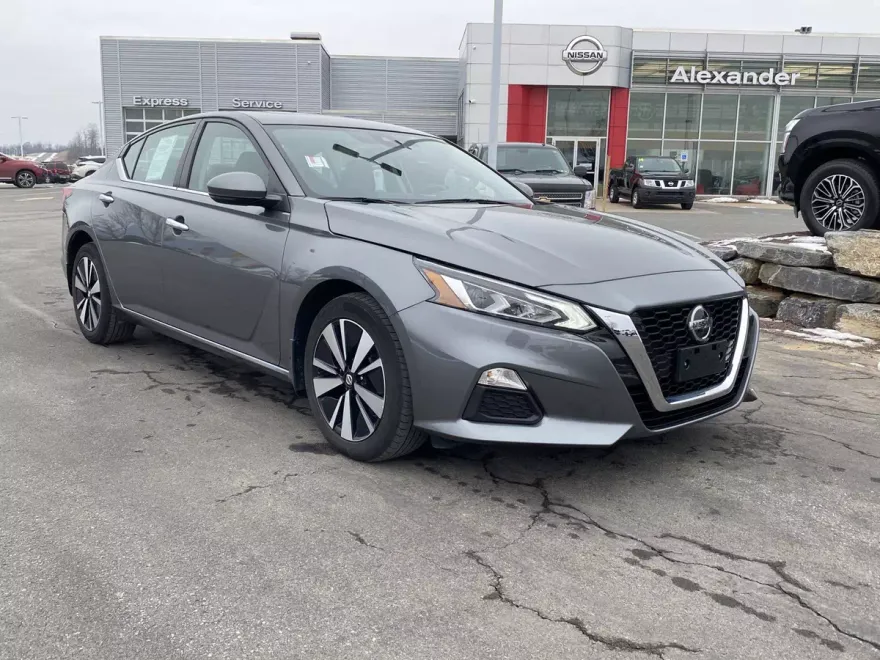 2022 Nissan Altima 2.5 SV photo 1
