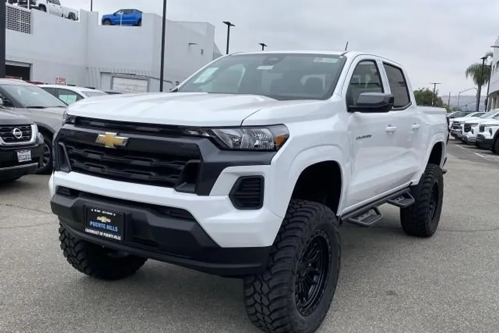 2025 Chevrolet Colorado Work Truck LT photo 1