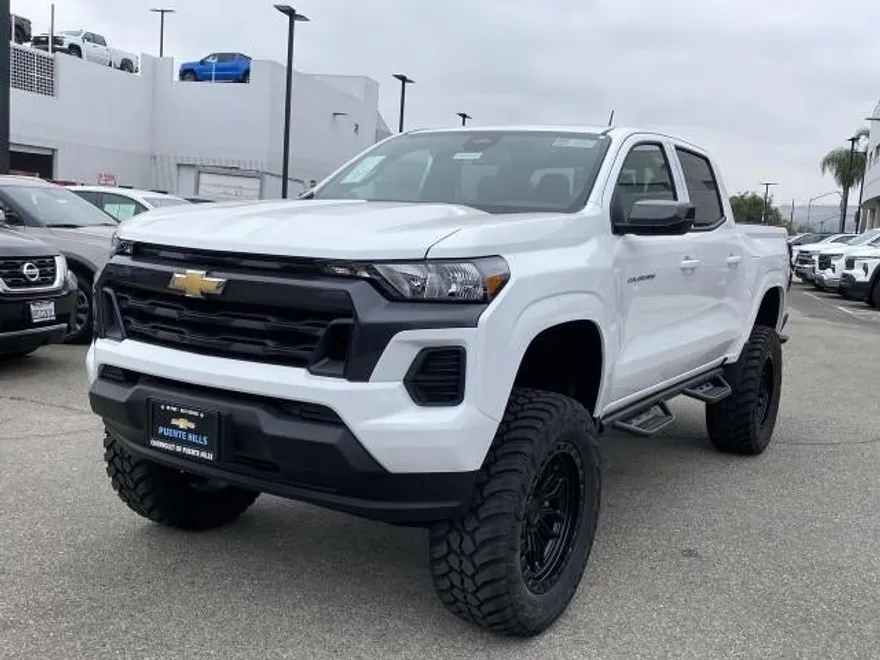 2025 Chevrolet Colorado Work Truck LT photo 1