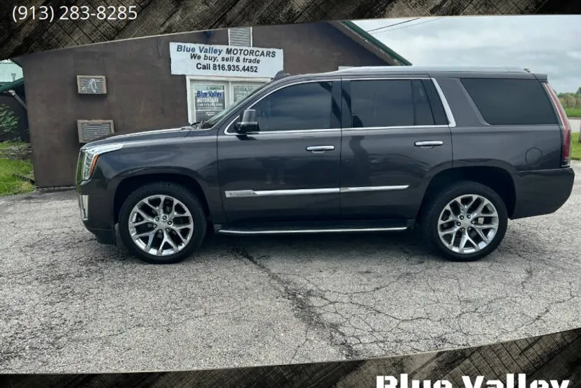 2016 Cadillac Escalade Luxury photo 1