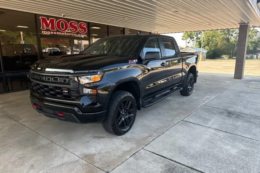 2024 Chevrolet Silverado 1500 Custom Trail Boss photo 1