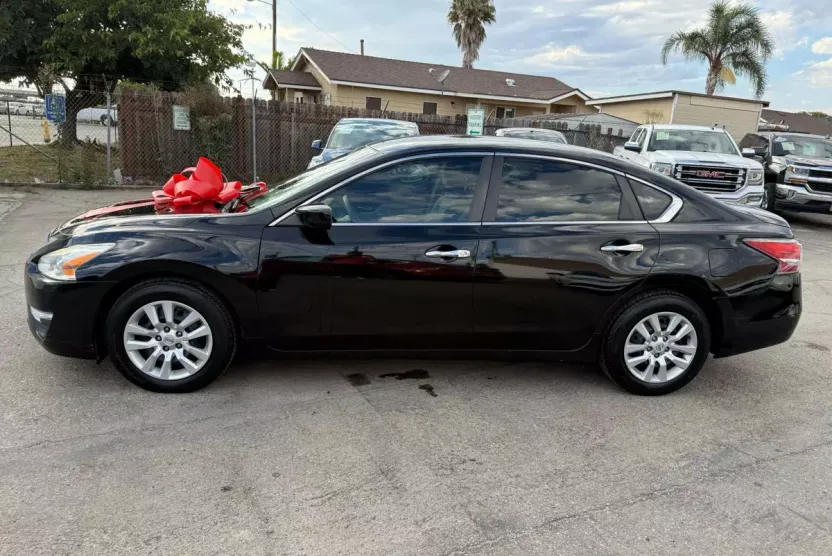 2013 Nissan Altima 2.5 photo 1