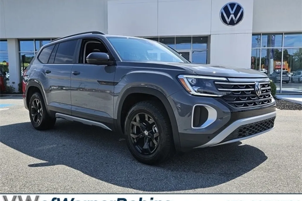 2025 Volkswagen Atlas Peak Edition photo 1