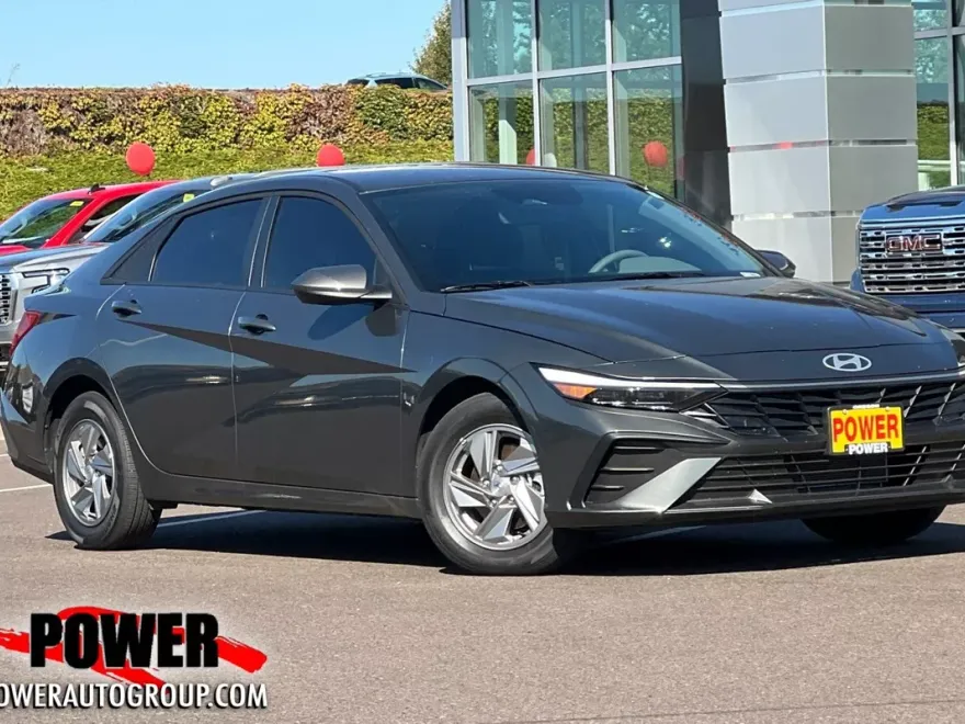 2025 Hyundai Elantra SE photo 1