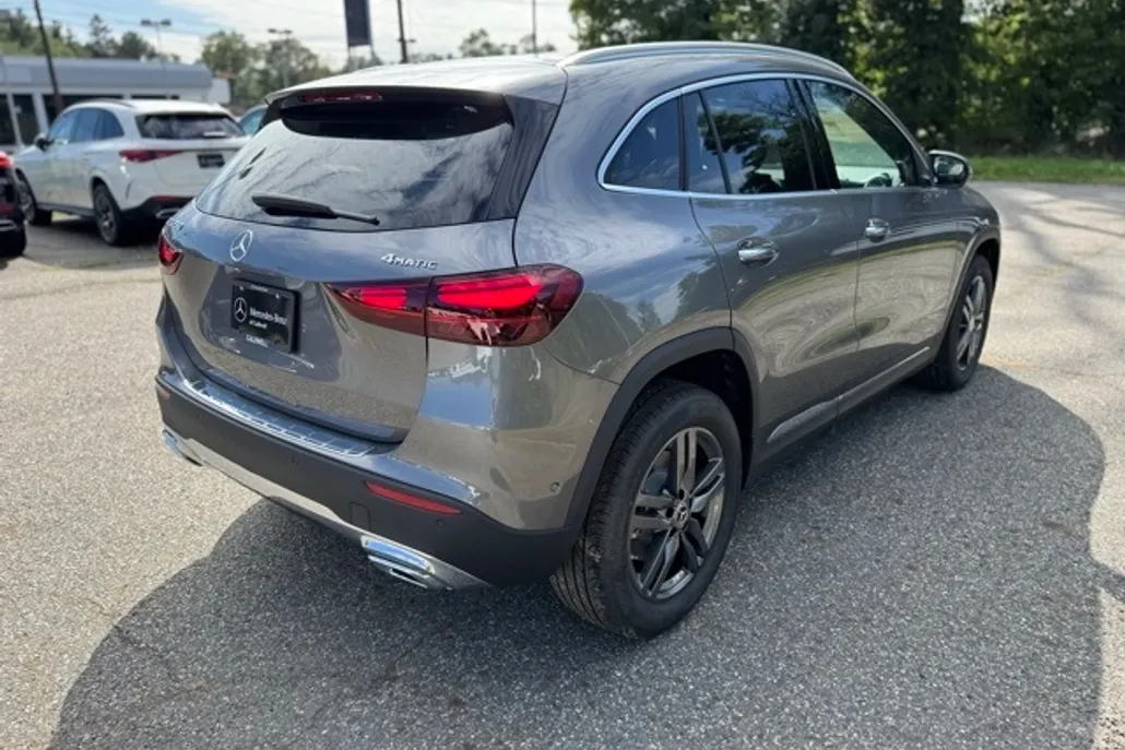 2026 Mercedes Benz GLA 250 4MATIC photo 1