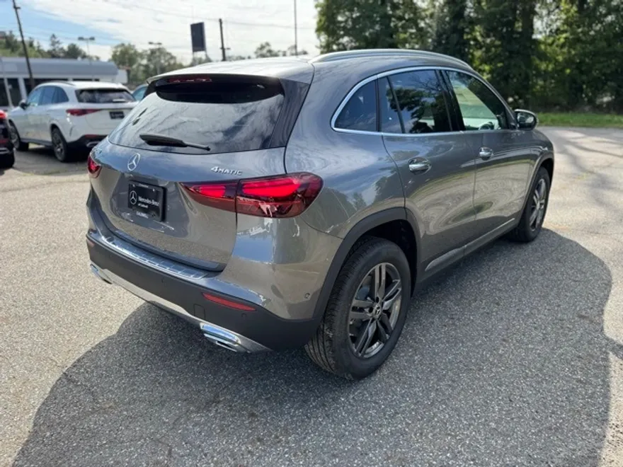 2026 Mercedes Benz GLA 250 4MATIC photo 1
