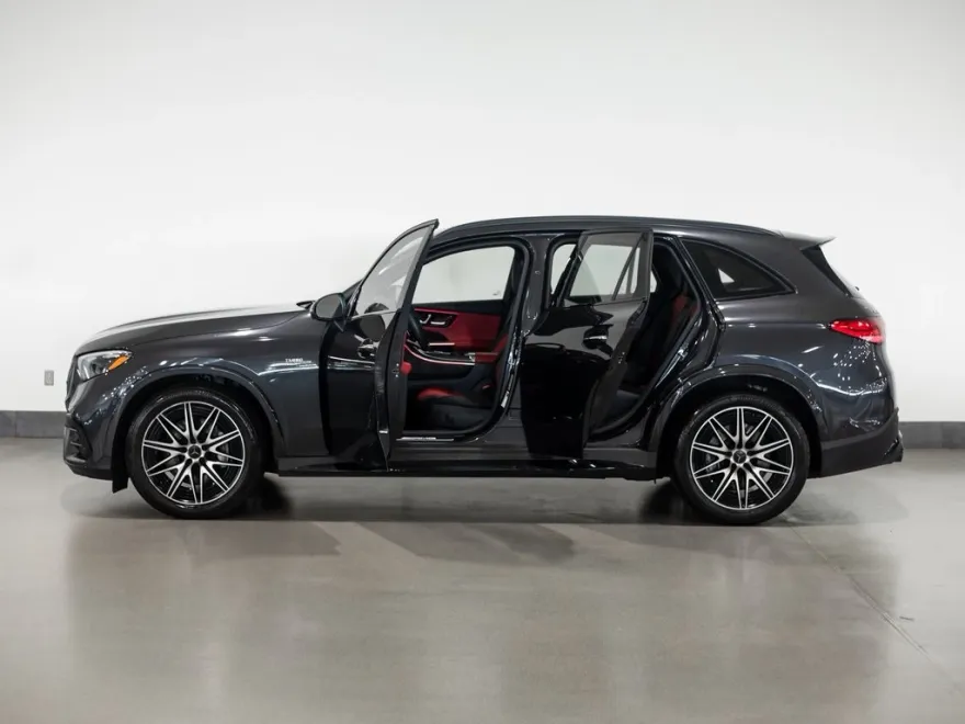 2024 Mercedes Benz GLC AMG 4MATIC photo 1
