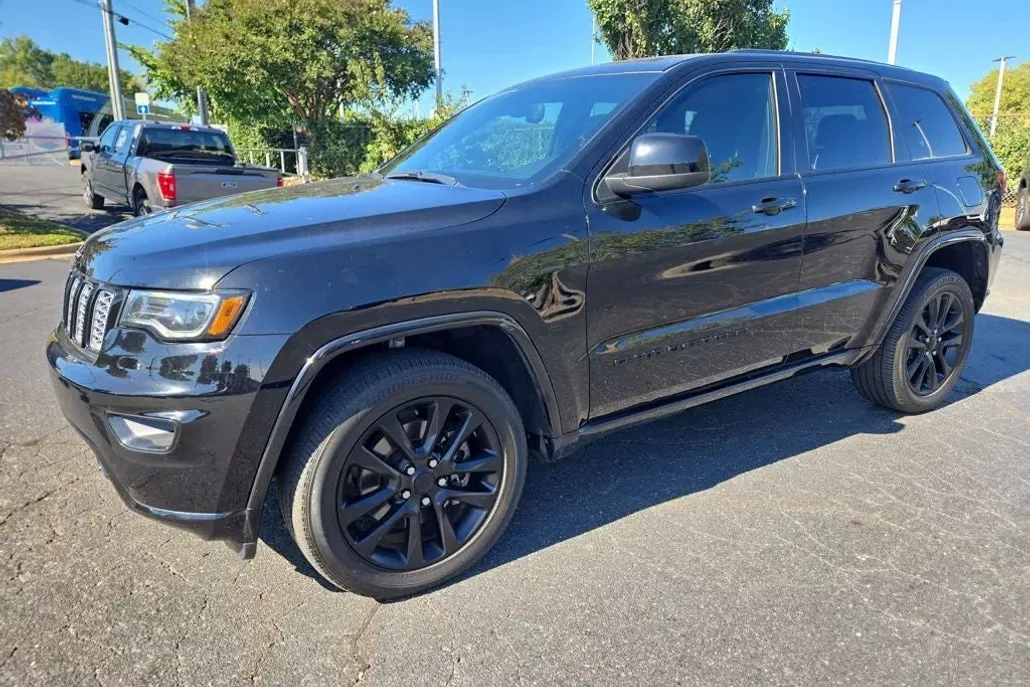 2022 Jeep Cherokee Laredo X photo 1