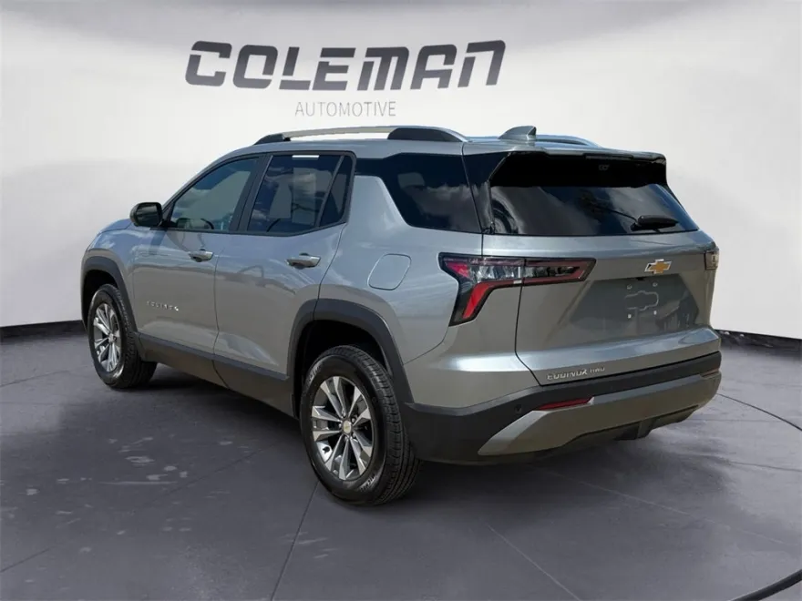 2025 Chevrolet Equinox LT photo 1