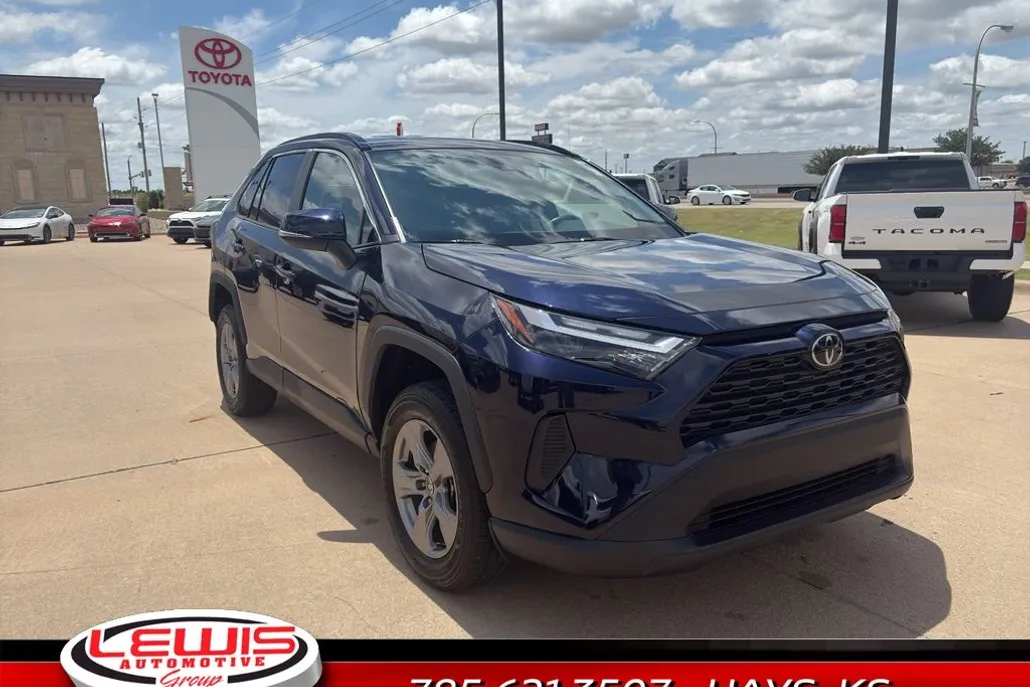 2024 Toyota RAV4 XLE photo 1