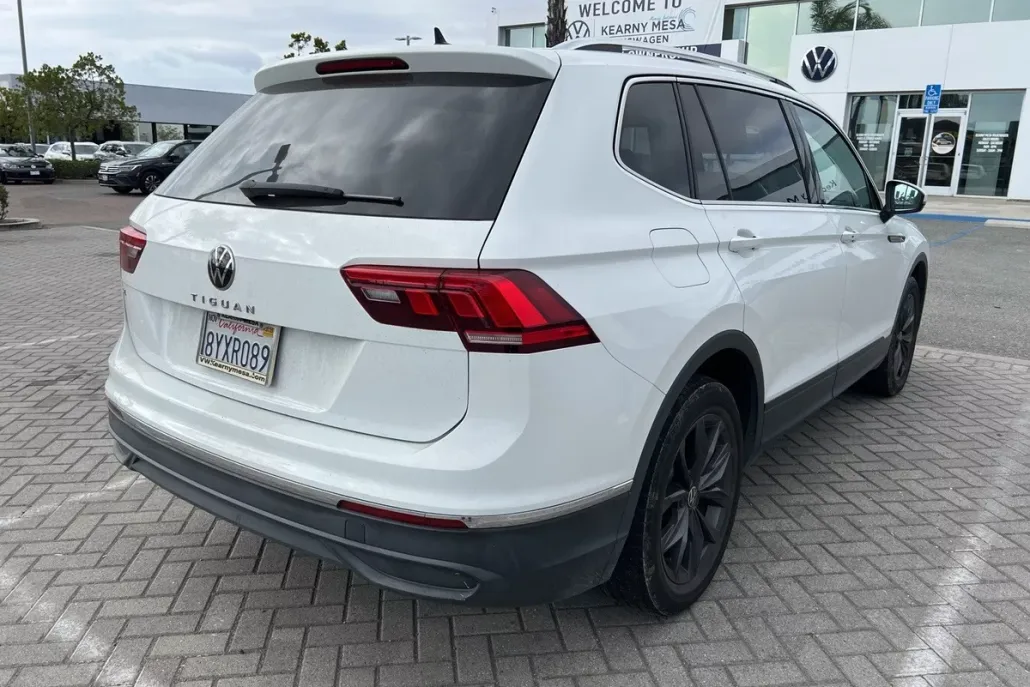 2022 Volkswagen Tiguan SE photo 1