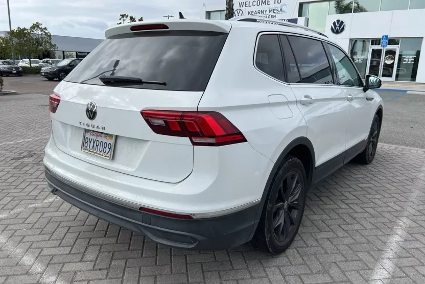 2022 Volkswagen Tiguan SE photo 1