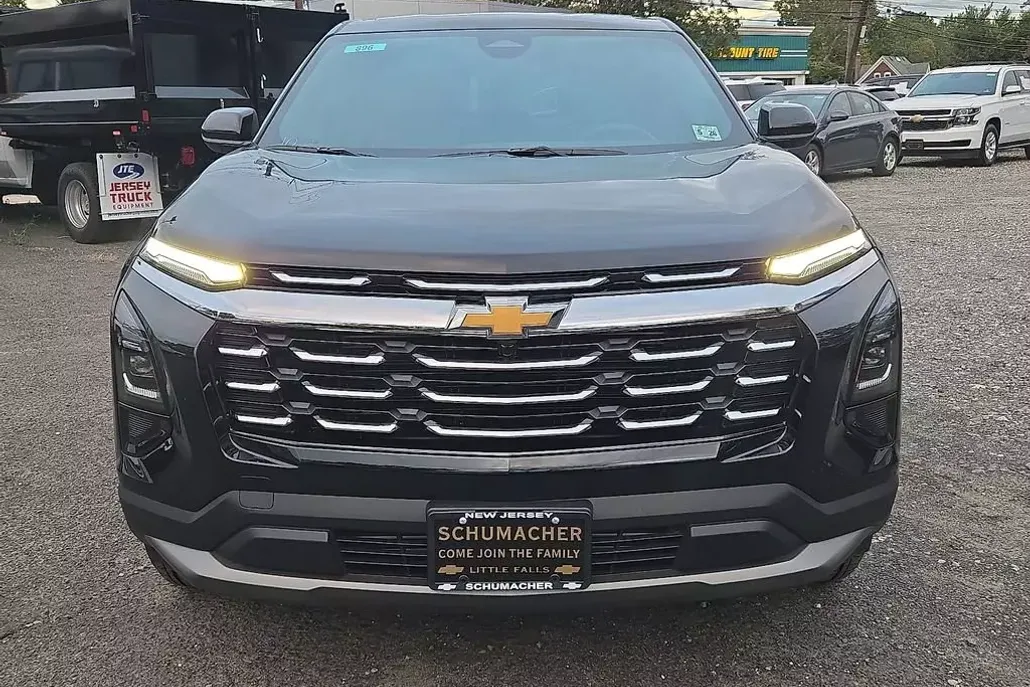 2026 Chevrolet Equinox LT photo 1