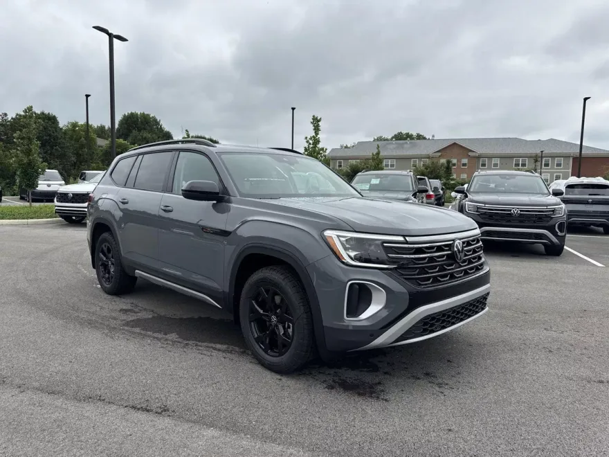 2025 Volkswagen Atlas Peak Edition SE photo 1