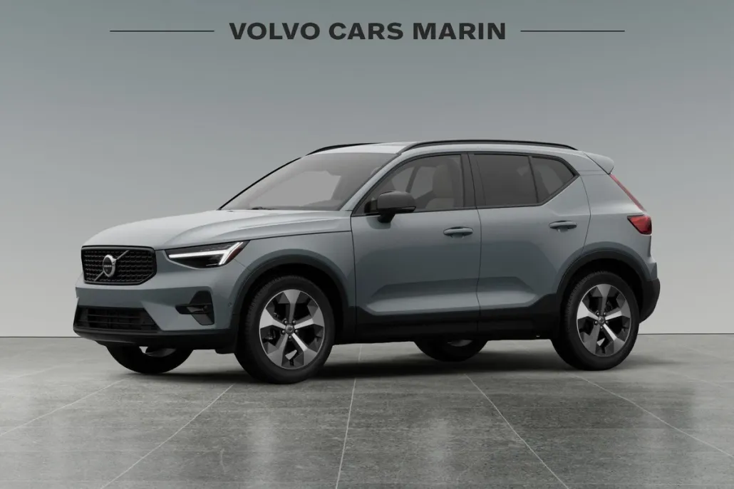 2026 Volvo XC40 Plus photo 1