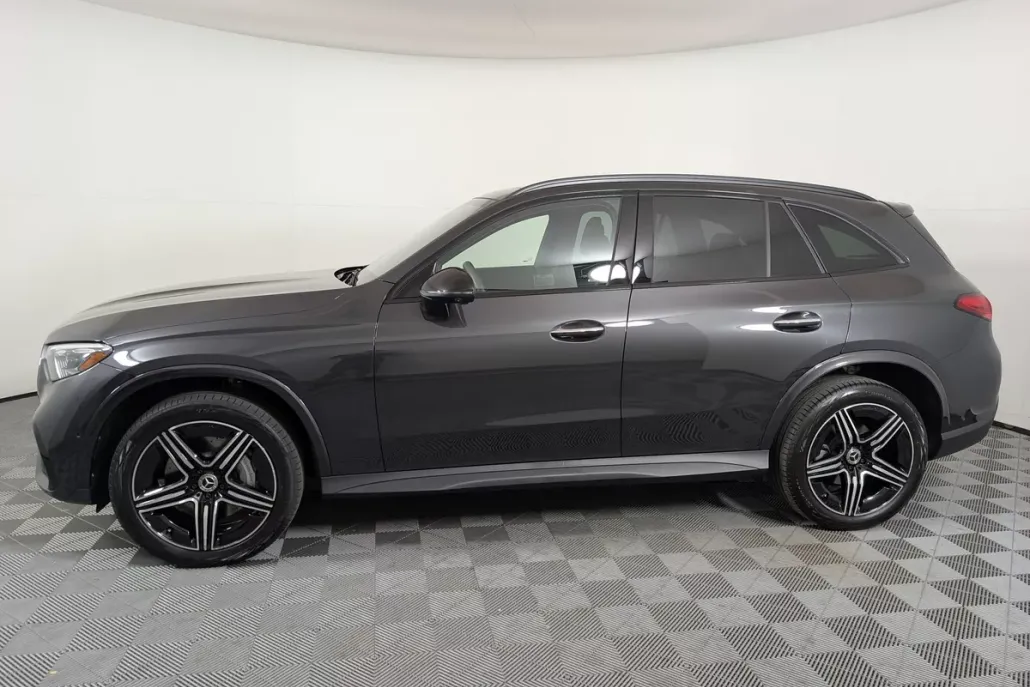 2024 Mercedes Benz GLC 300 photo 1