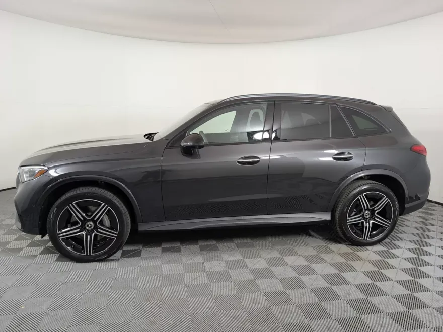 2024 Mercedes Benz GLC 300 photo 1