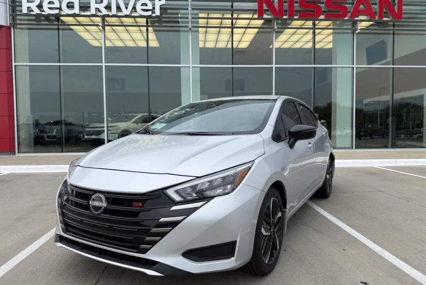 2025 Nissan Versa SR photo 1