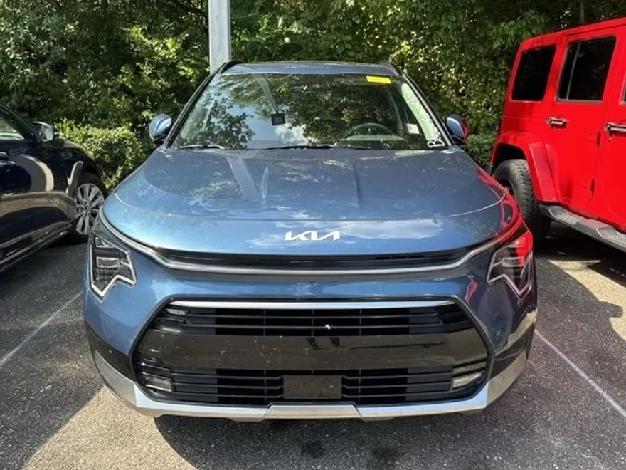 2023 Kia Niro Plug-In Hybrid SX photo 1