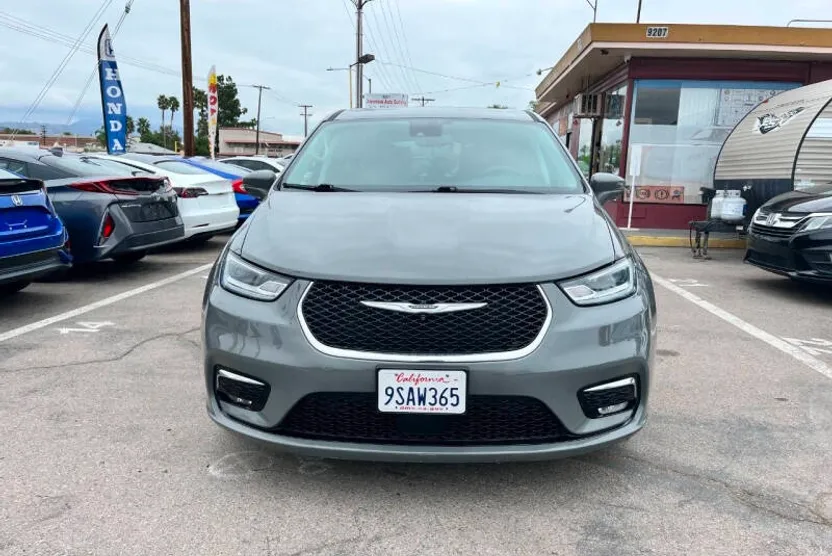 2022 Chrysler Pacifica Hybrid Touring L photo 1