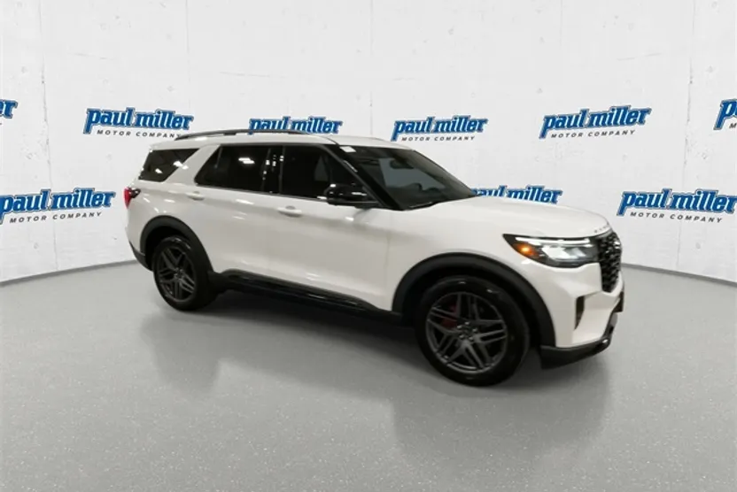 2025 Ford Explorer ST photo 1