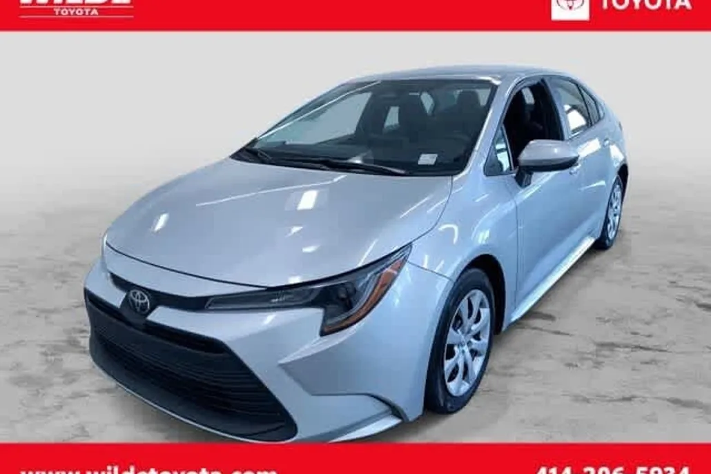2024 Toyota Corolla LE photo 1