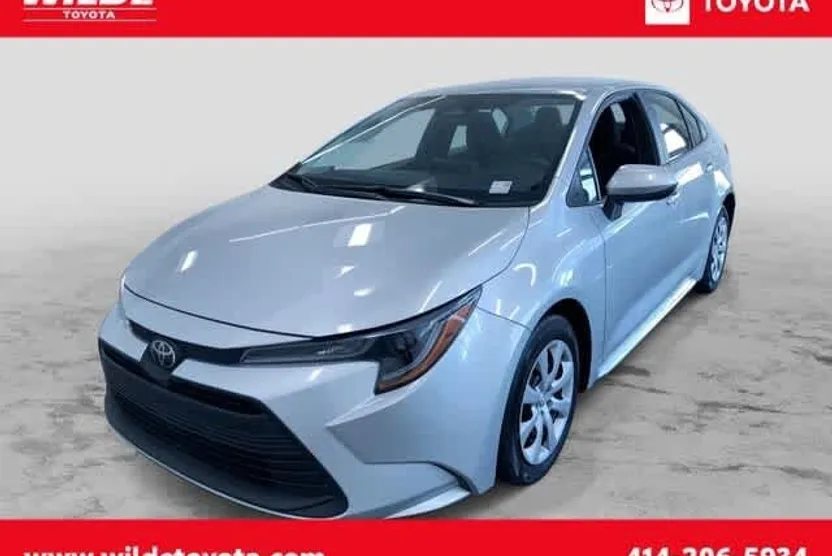 2024 Toyota Corolla LE photo 1