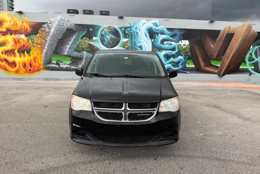 2013 Dodge Grand Caravan SE photo 1