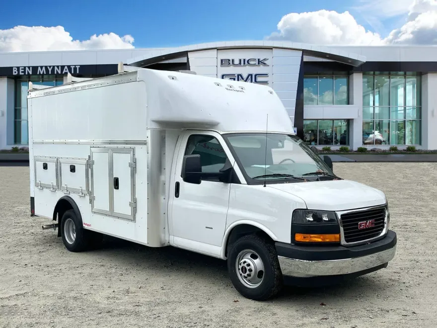 2024 Gmc Savana Cutaway 3500 photo 1