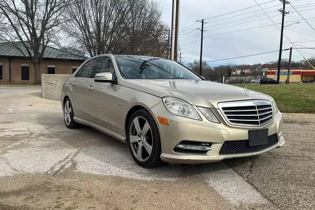 2012 Mercedes Benz E 350 4MATIC Sedan photo 1