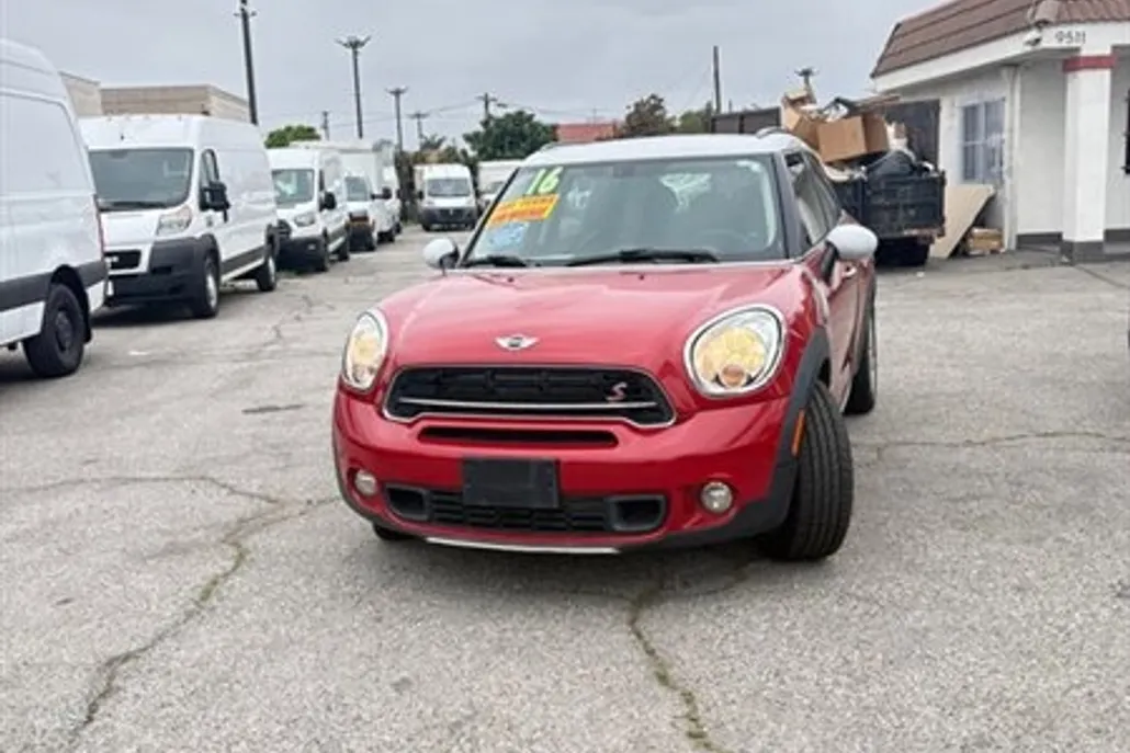 2016 Mini Countryman S ALL4 photo 1