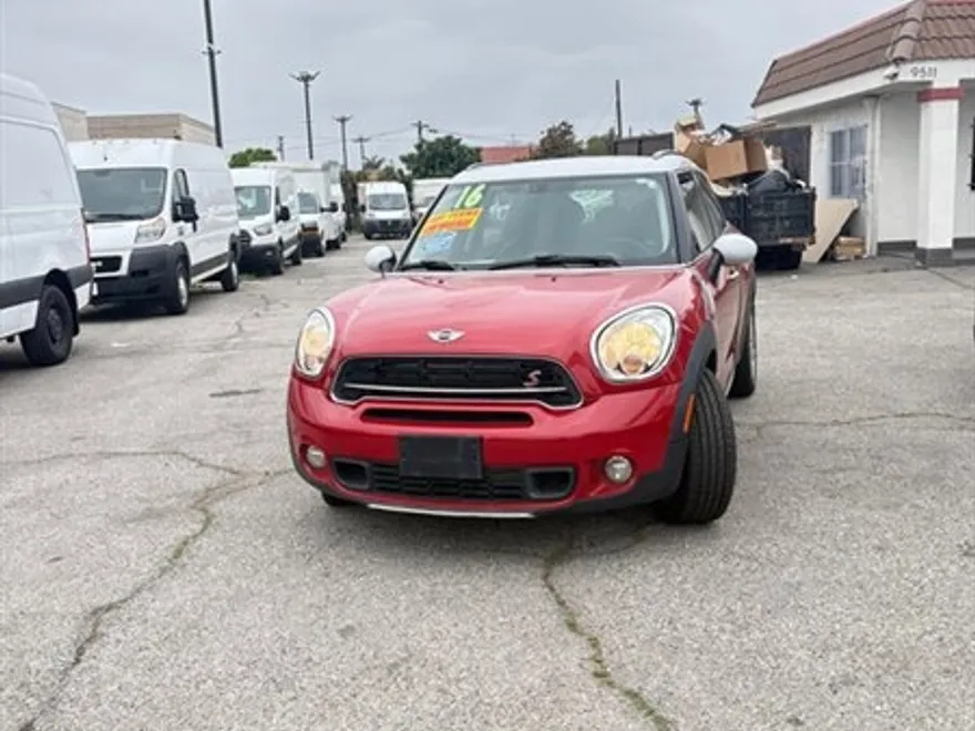 2016 Mini Countryman S ALL4 photo 1