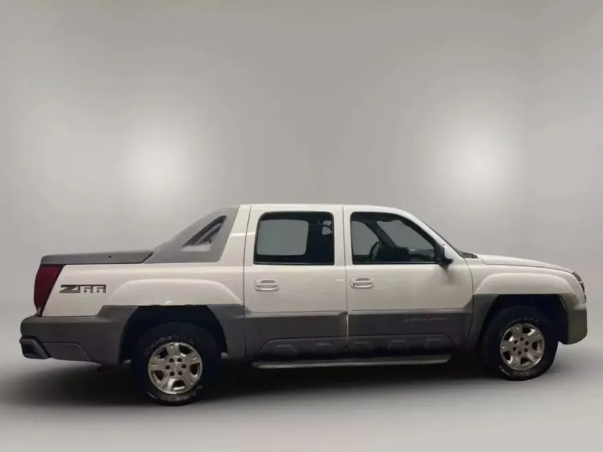 2002 Chevrolet Avalanche photo 1