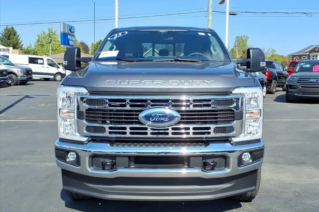 2025 Ford F-250 XLT photo 1