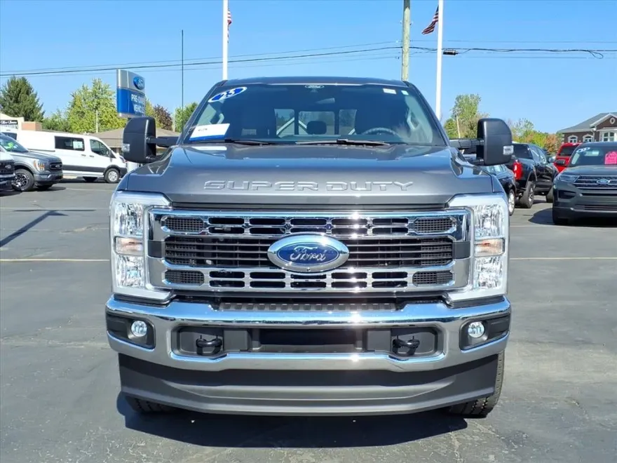 2025 Ford F-250 XLT photo 1