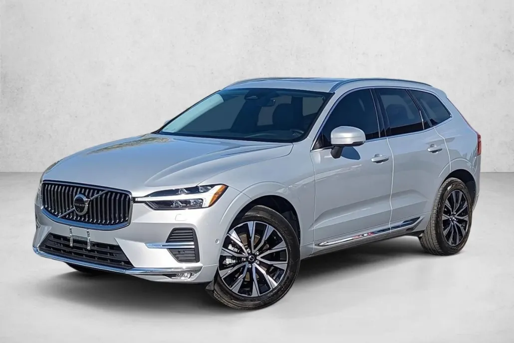2023 Volvo XC60 B5 Plus photo 1