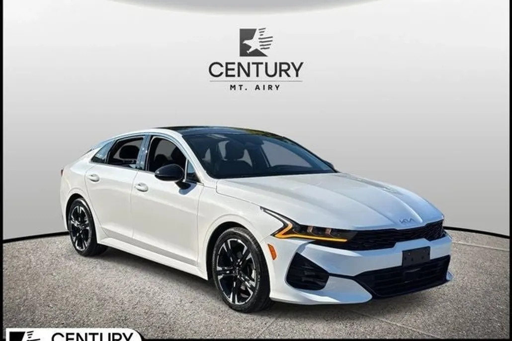 2023 Kia K5 GT-Line photo 1