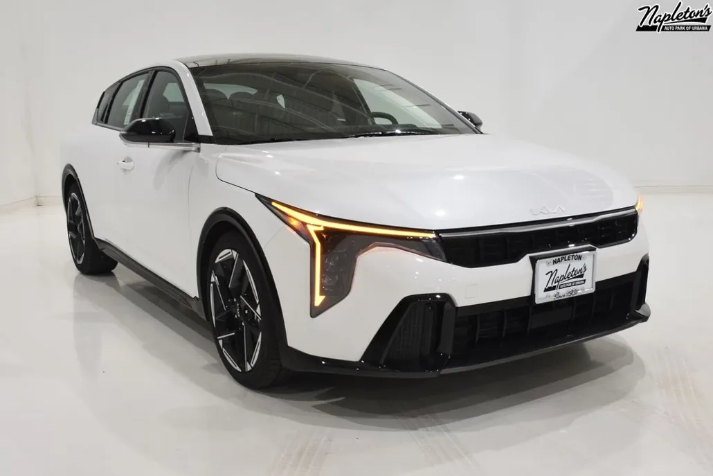 2025 Kia K4 GT-Line photo 1