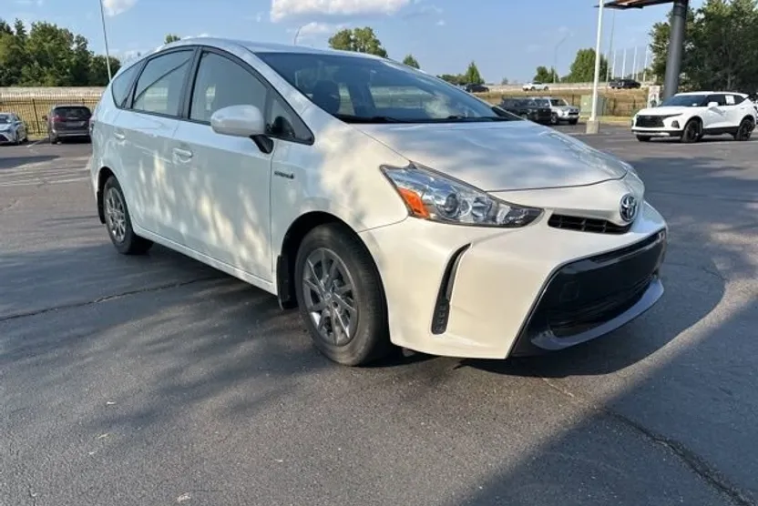 2015 Toyota Prius V Two photo 1
