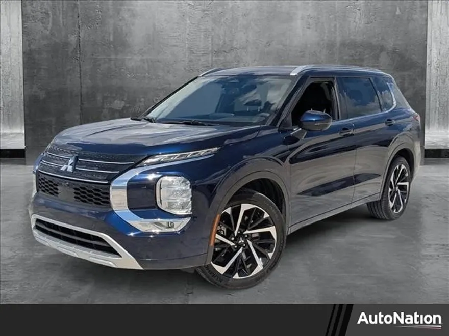 2023 Mitsubishi Outlander SEL photo 1