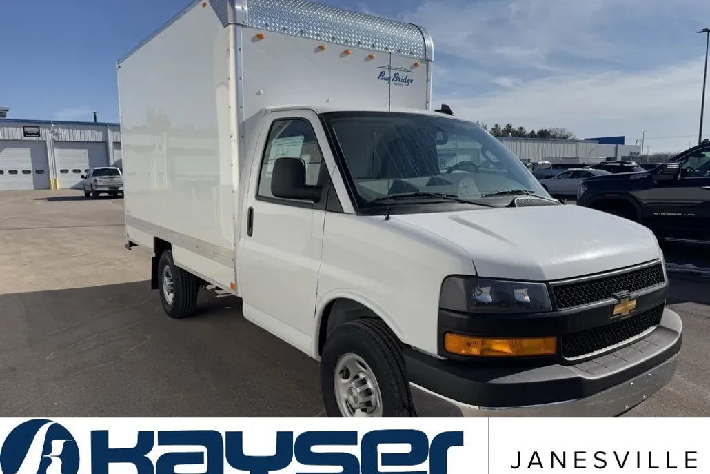 2024 Chevrolet Express Cutaway 3500 photo 1